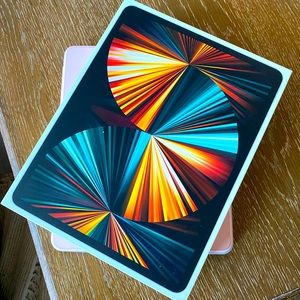 NEW iPad Pro 12.9 5th Generation 256 GB with Case and Glass Screen Cover